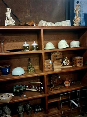 Out&Nief-tweedehands strips,lp’s,boeken,kleding,kleine meubelen,varia…